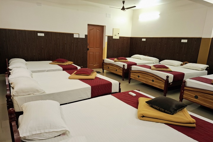 Hotel Lakshmi Illam Thirukadaiyur 4
