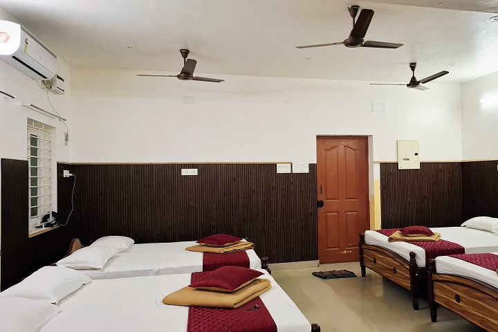 Hotel Lakshmi Illam Thirukadaiyur 5