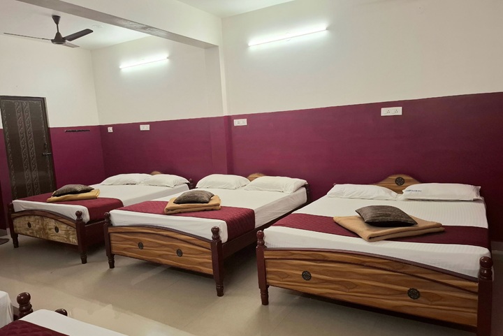 Hotel Lakshmi Illam Thirukadaiyur - Cottages near in Temple - 12 Bed Image 2